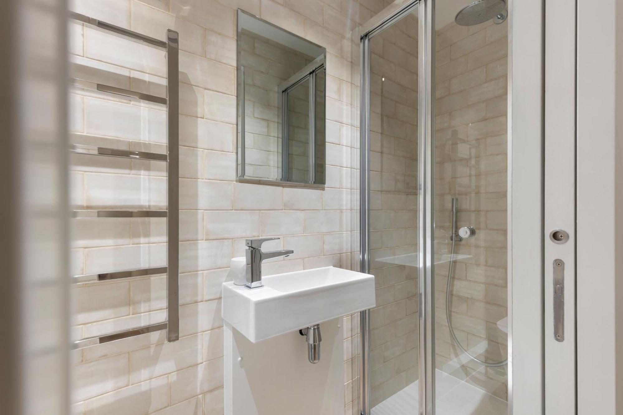 Luxury 2bed 2bath In Westminster 7ppl Appartamento